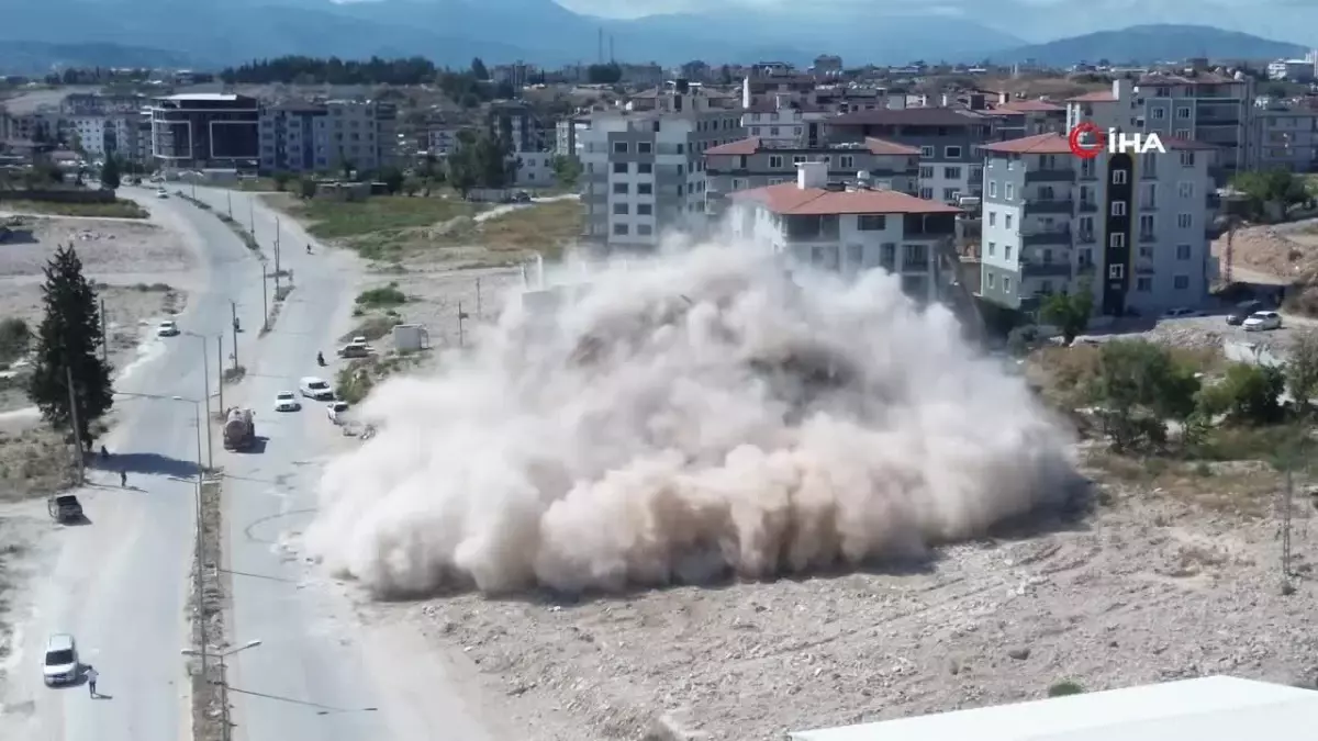 Hatay’da 9 Katlı Bina Dron Kamerasıyla Yıkım Anı Kaydedildi