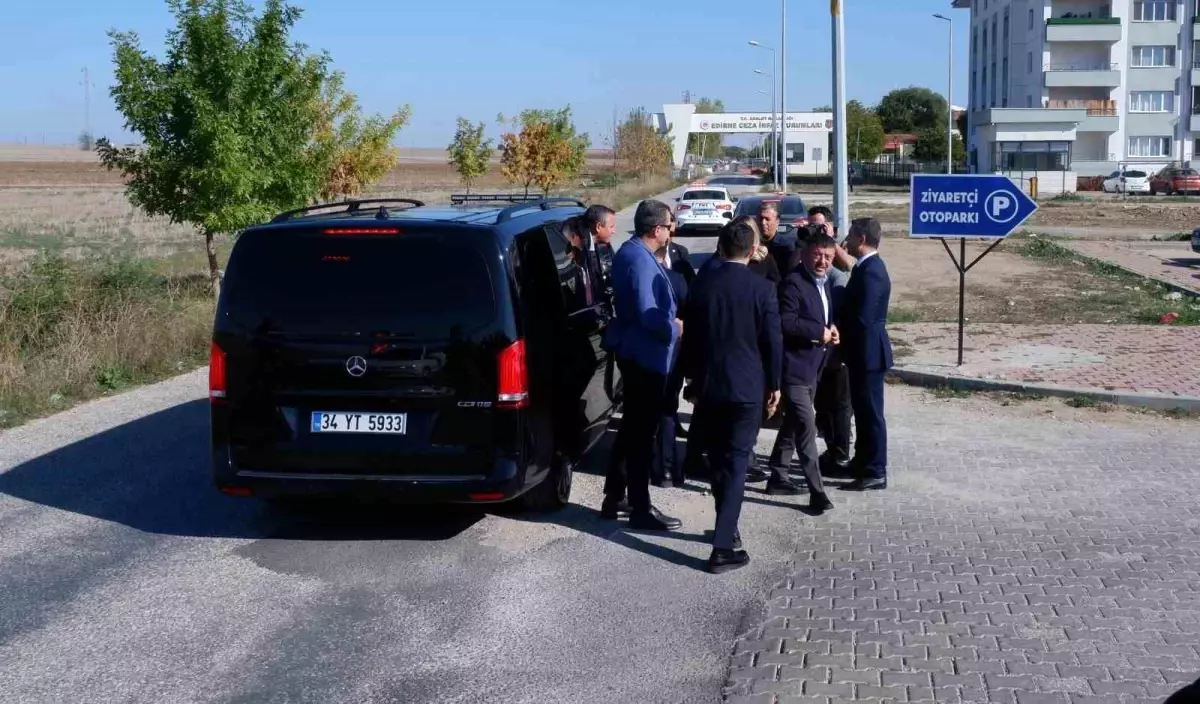 Özgür Özel, Demirtaş’ı Cezaevinde Ziyaret Etti