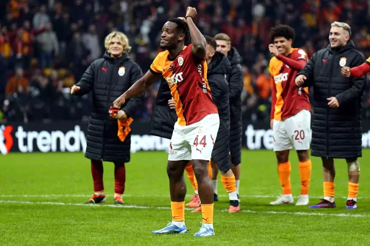 Batshuayi’den Taraftara Üçlü